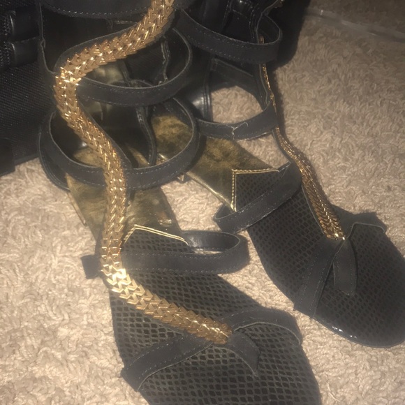 Sandals - Picture 1 of 3